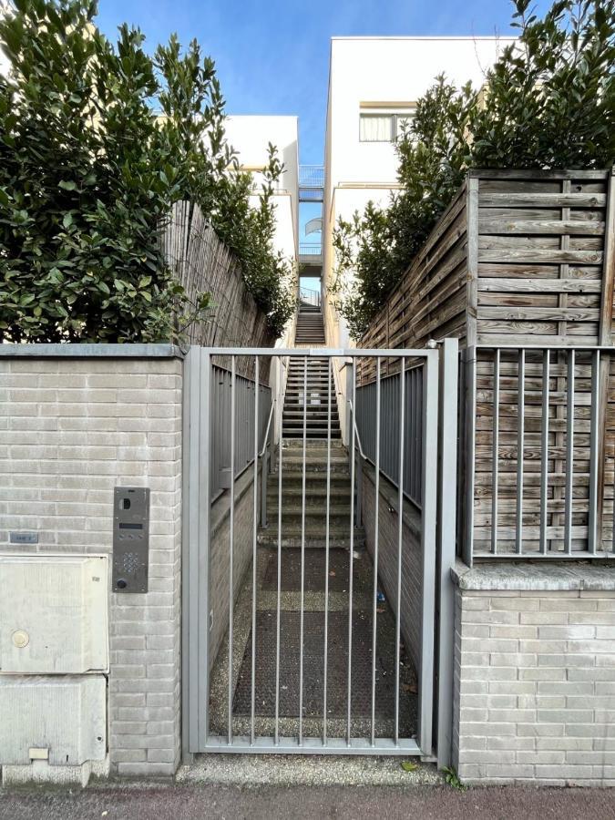 Modern And Bright Apartment Near Paris La Courneuve Esterno foto